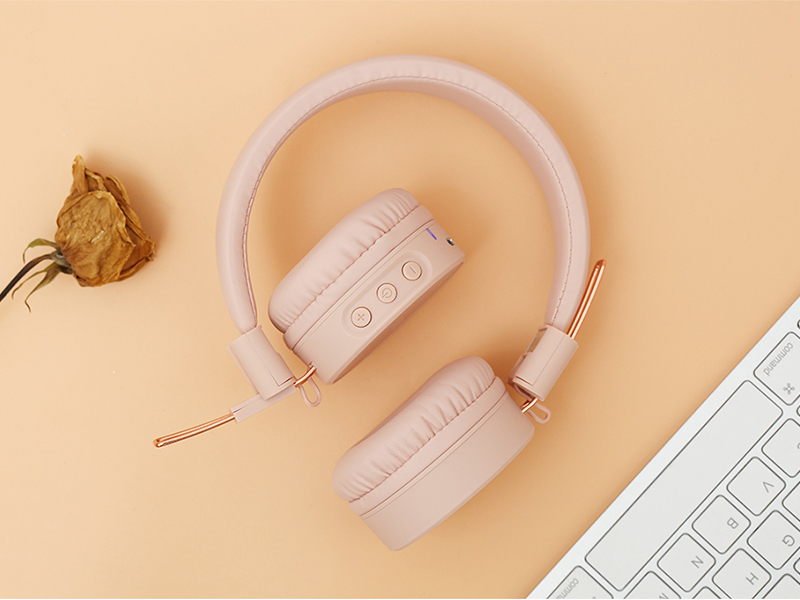 H&igrave;nh thật tai nghe chụp tai Mozard